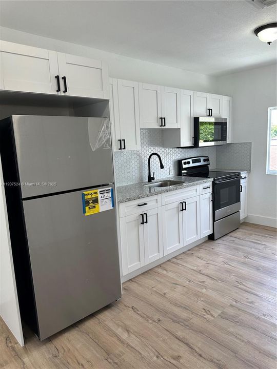 Active With Contract: $2,150 (4 beds, 4 baths, 812 Square Feet)