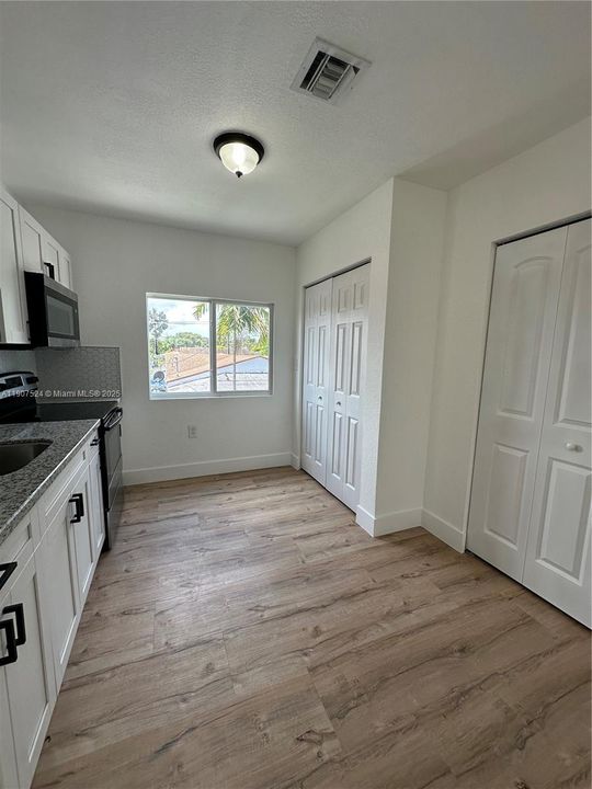 Active With Contract: $2,150 (4 beds, 4 baths, 812 Square Feet)