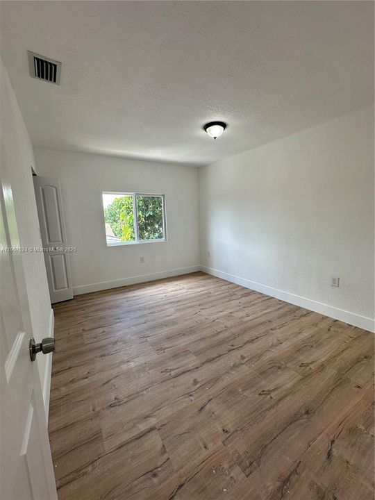 Active With Contract: $2,150 (4 beds, 4 baths, 812 Square Feet)