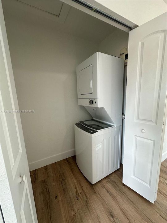 Active With Contract: $2,150 (4 beds, 4 baths, 812 Square Feet)