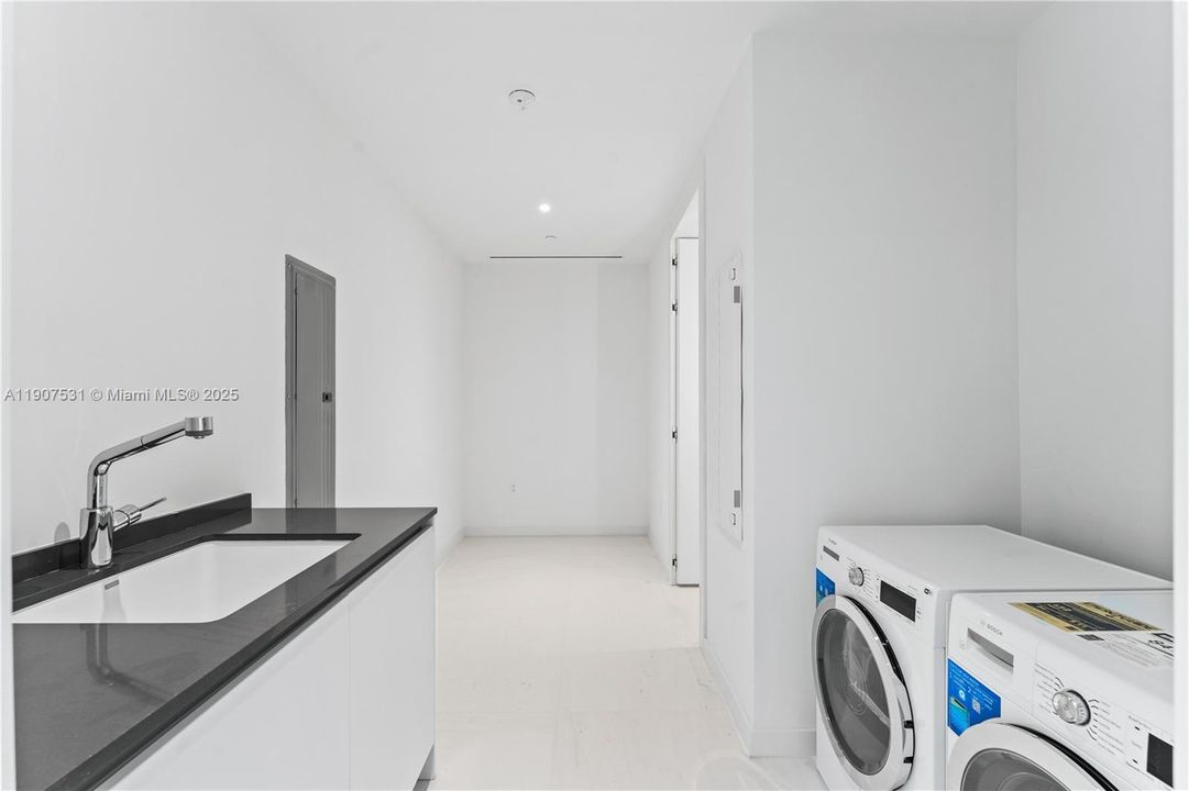 出租: $22,000 (3 贝兹, 4 浴室, 3078 平方英尺)