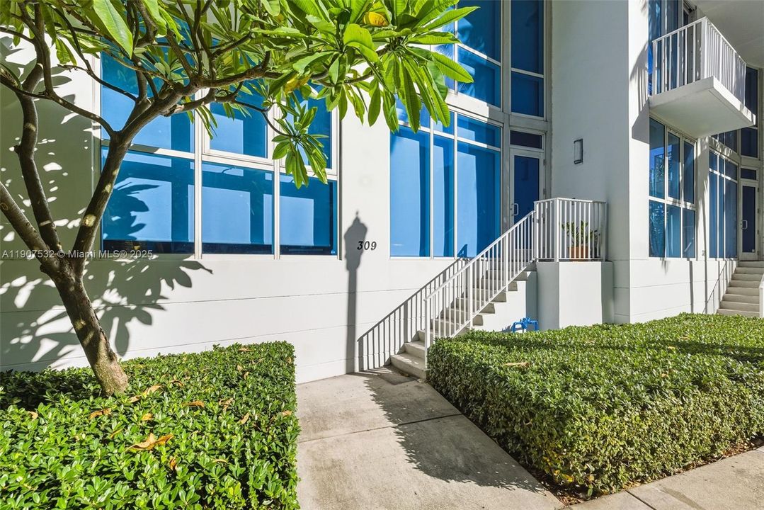 En Venta: $925,000 (2 camas, 2 baños, 1637 Pies cuadrados)