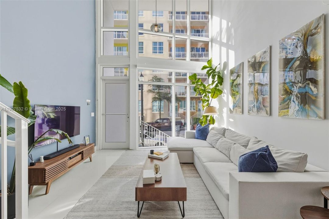 En Venta: $925,000 (2 camas, 2 baños, 1637 Pies cuadrados)