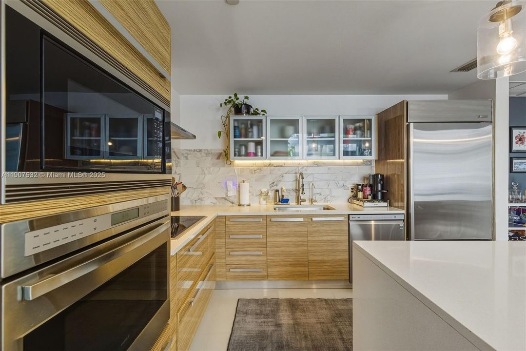 En Venta: $925,000 (2 camas, 2 baños, 1637 Pies cuadrados)