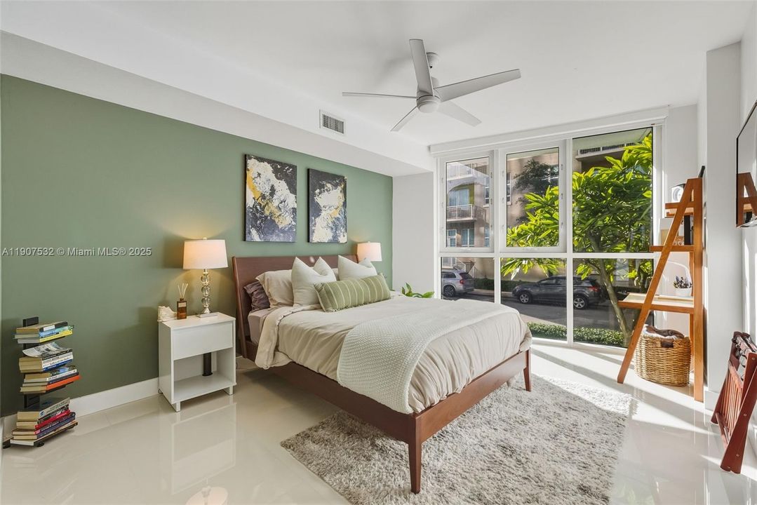 En Venta: $925,000 (2 camas, 2 baños, 1637 Pies cuadrados)