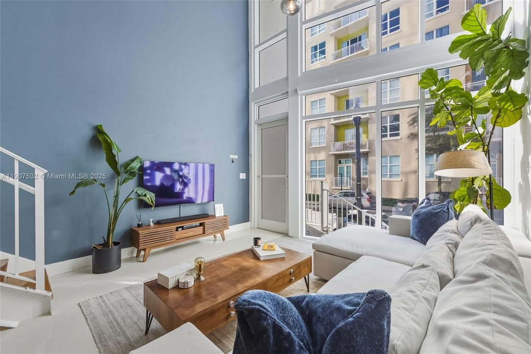 En Venta: $925,000 (2 camas, 2 baños, 1637 Pies cuadrados)