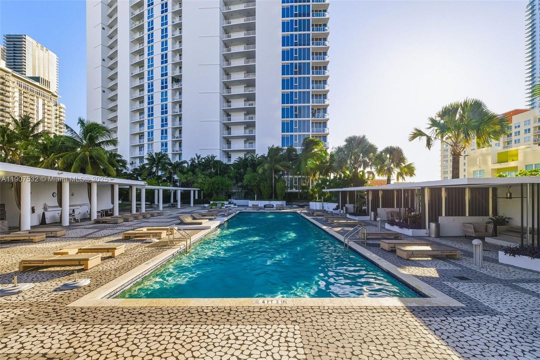 En Venta: $925,000 (2 camas, 2 baños, 1637 Pies cuadrados)