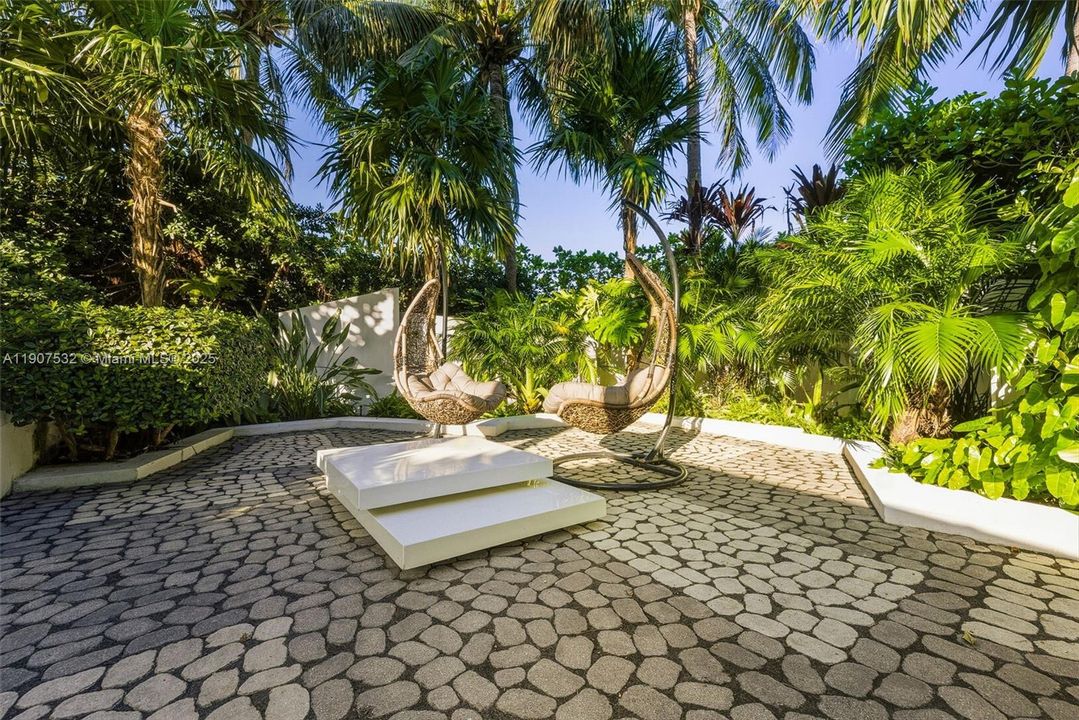 En Venta: $925,000 (2 camas, 2 baños, 1637 Pies cuadrados)