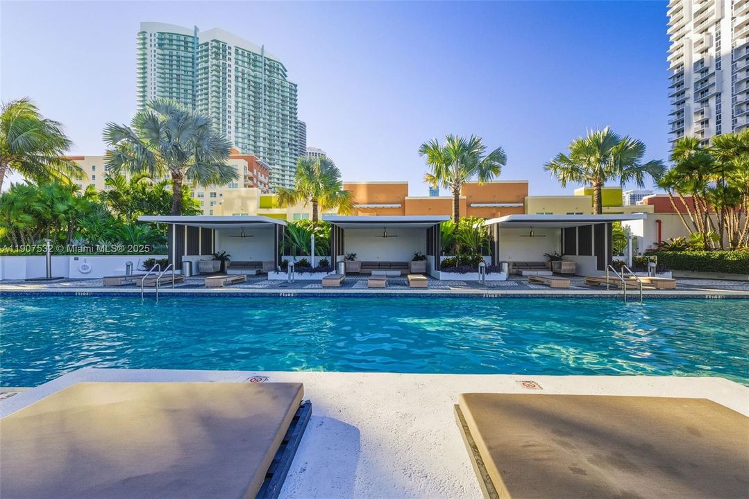 En Venta: $925,000 (2 camas, 2 baños, 1637 Pies cuadrados)