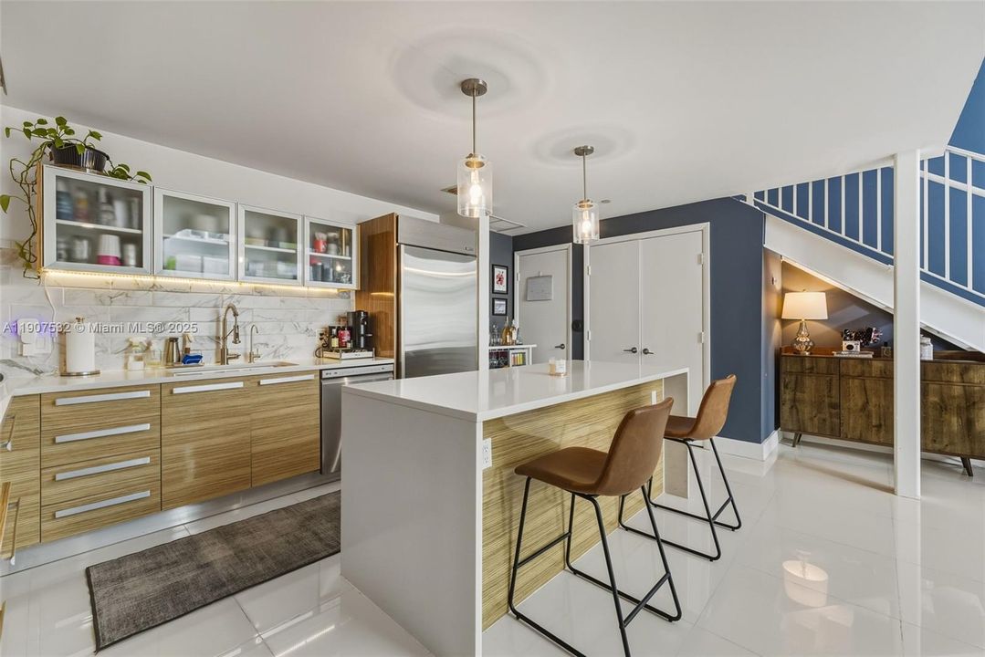 En Venta: $925,000 (2 camas, 2 baños, 1637 Pies cuadrados)