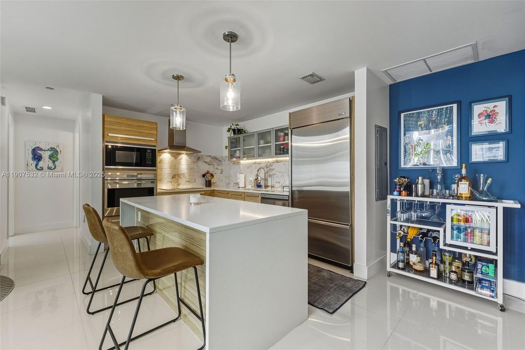 En Venta: $925,000 (2 camas, 2 baños, 1637 Pies cuadrados)