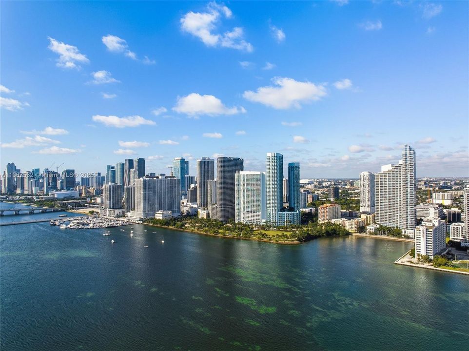 En Venta: $925,000 (2 camas, 2 baños, 1637 Pies cuadrados)