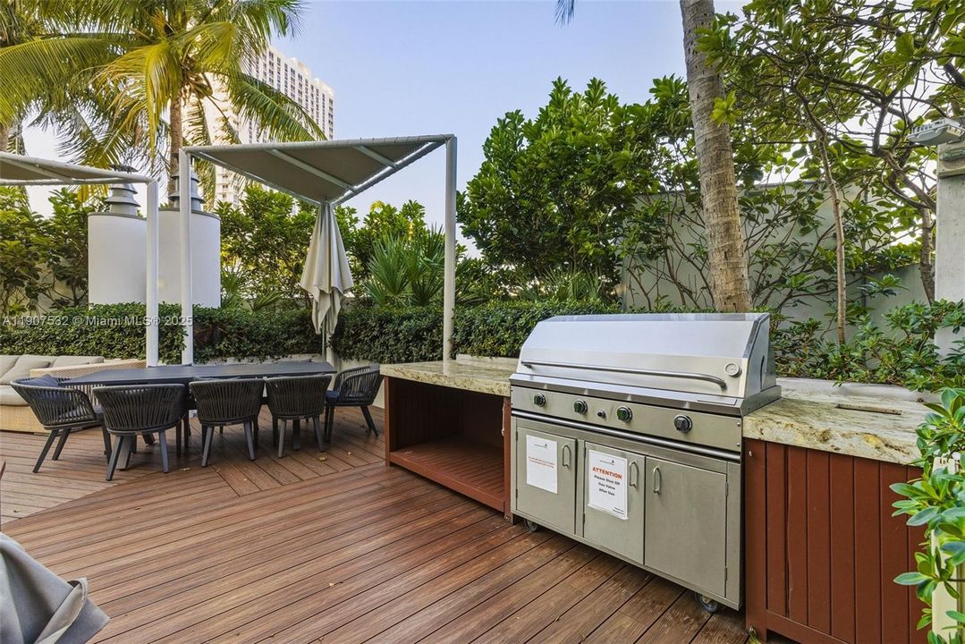 En Venta: $925,000 (2 camas, 2 baños, 1637 Pies cuadrados)