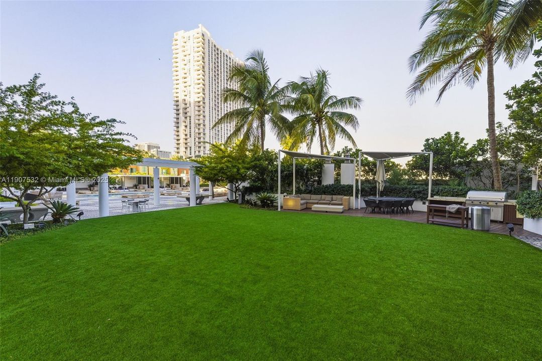 En Venta: $925,000 (2 camas, 2 baños, 1637 Pies cuadrados)