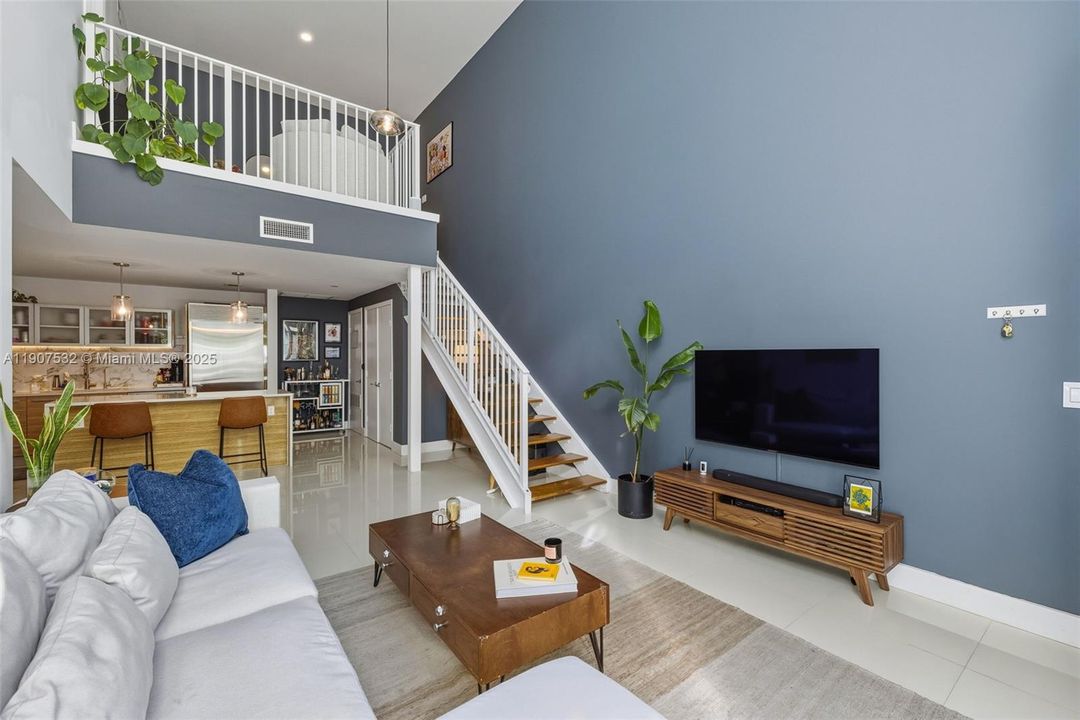 En Venta: $925,000 (2 camas, 2 baños, 1637 Pies cuadrados)