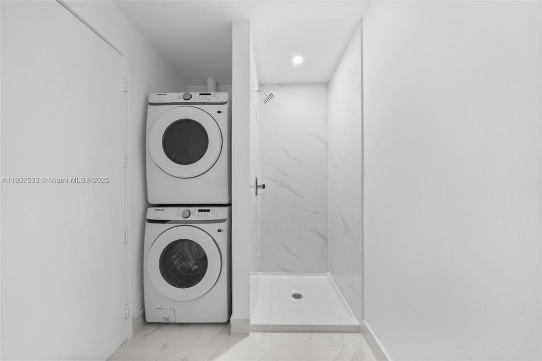 Active With Contract: $14,000 (4 beds, 5 baths, 2582 Square Feet)