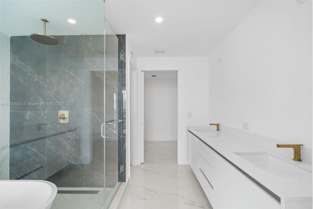 Active With Contract: $14,000 (4 beds, 5 baths, 2582 Square Feet)