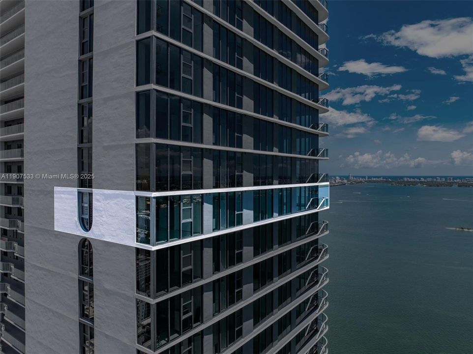 Active With Contract: $14,000 (4 beds, 5 baths, 2582 Square Feet)