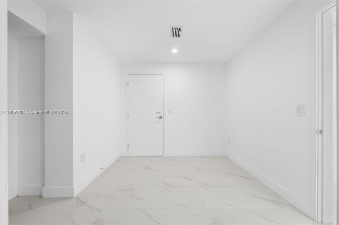 Active With Contract: $14,000 (4 beds, 5 baths, 2582 Square Feet)