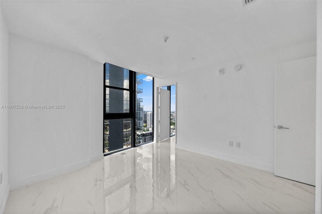 Active With Contract: $14,000 (4 beds, 5 baths, 2582 Square Feet)