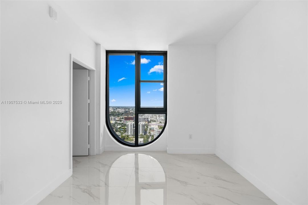 Active With Contract: $14,000 (4 beds, 5 baths, 2582 Square Feet)