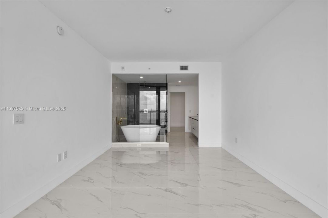 Active With Contract: $14,000 (4 beds, 5 baths, 2582 Square Feet)