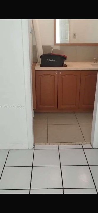 Active With Contract: $1,400 (1 beds, 1 baths, 1035 Square Feet)