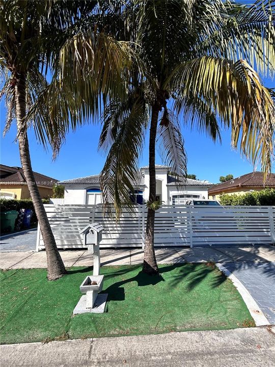 待售: $739,700 (4 贝兹, 2 浴室, 1932 平方英尺)