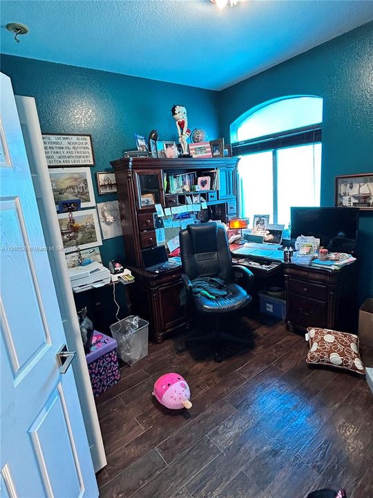 待售: $739,700 (4 贝兹, 2 浴室, 1932 平方英尺)