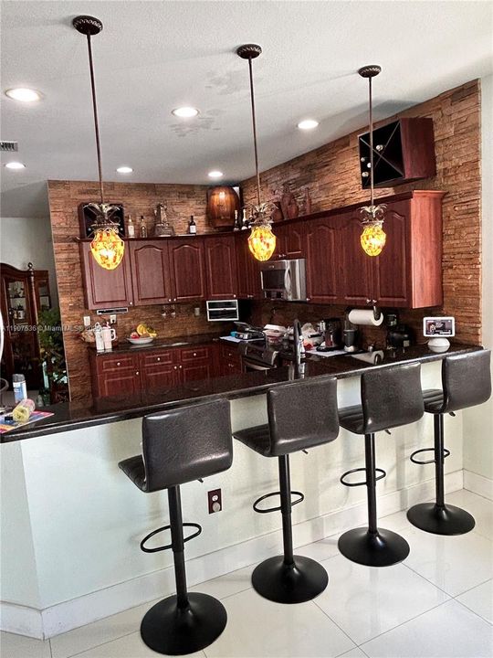 待售: $739,700 (4 贝兹, 2 浴室, 1932 平方英尺)