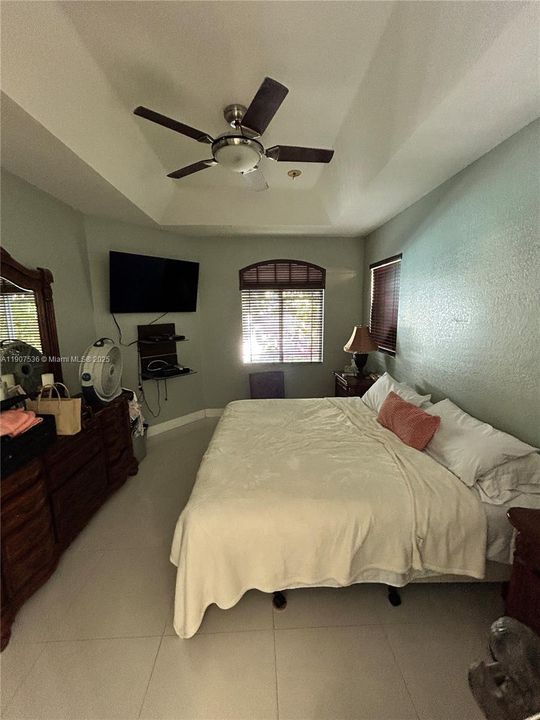 待售: $739,700 (4 贝兹, 2 浴室, 1932 平方英尺)