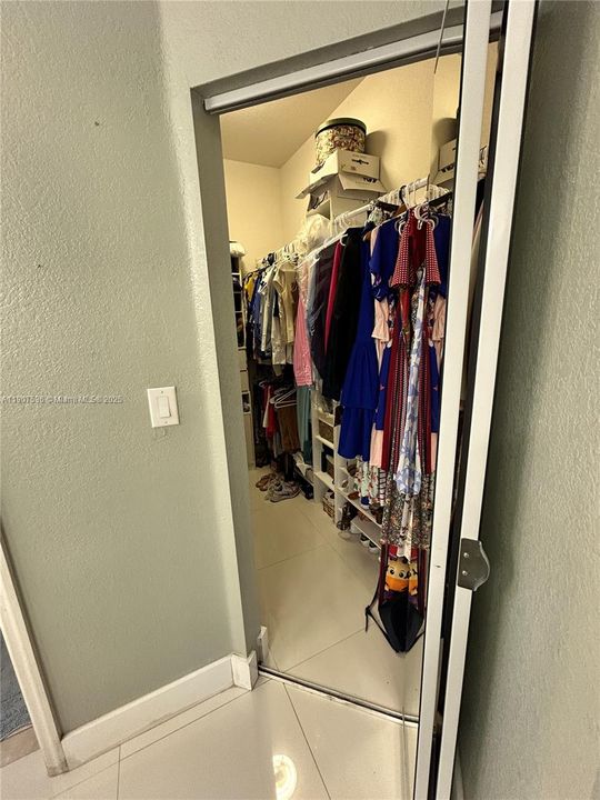 待售: $739,700 (4 贝兹, 2 浴室, 1932 平方英尺)