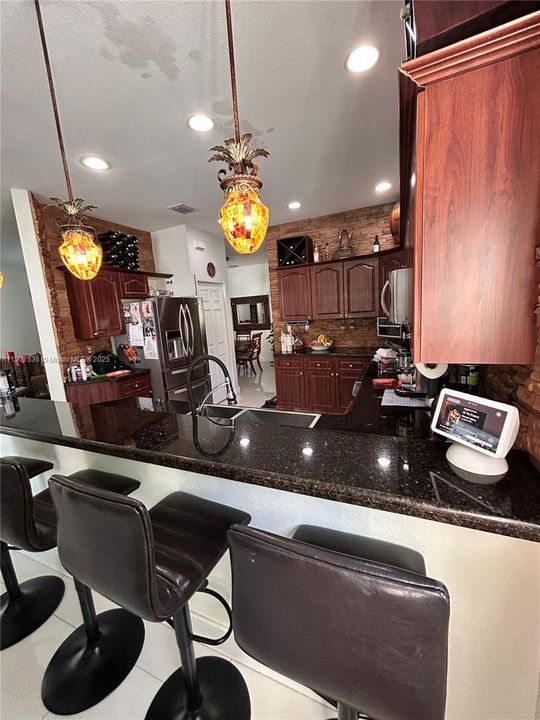 待售: $739,700 (4 贝兹, 2 浴室, 1932 平方英尺)