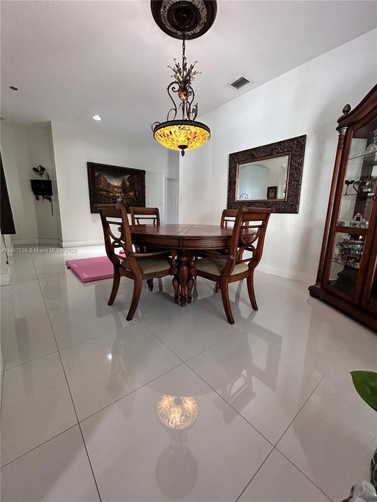 待售: $739,700 (4 贝兹, 2 浴室, 1932 平方英尺)