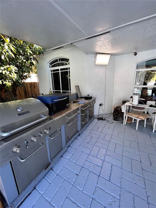 待售: $739,700 (4 贝兹, 2 浴室, 1932 平方英尺)