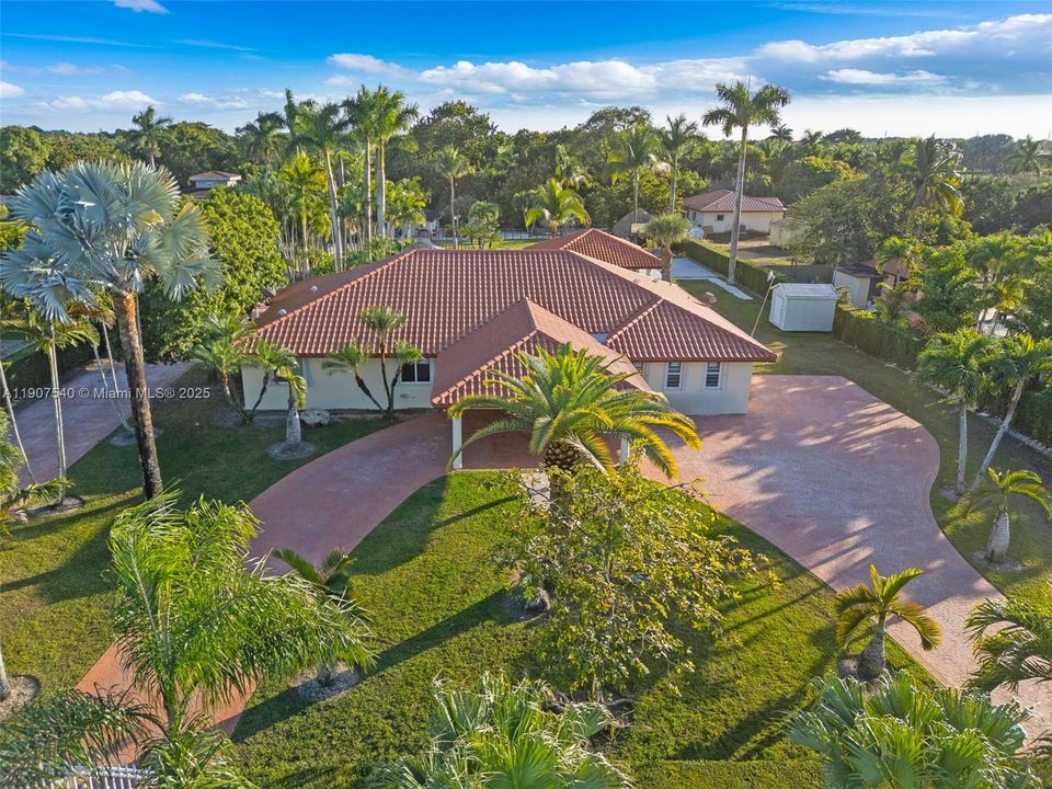 Active With Contract: $1,185,000 (4 beds, 4 baths, 2593 Square Feet)