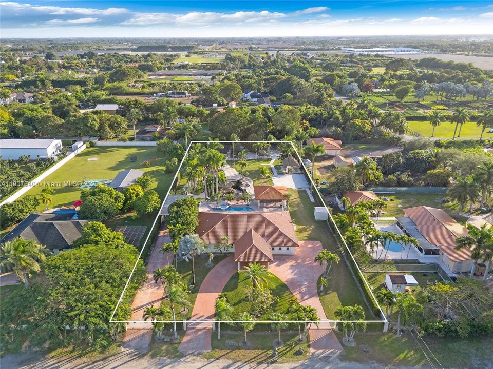 Active With Contract: $1,185,000 (4 beds, 4 baths, 2593 Square Feet)