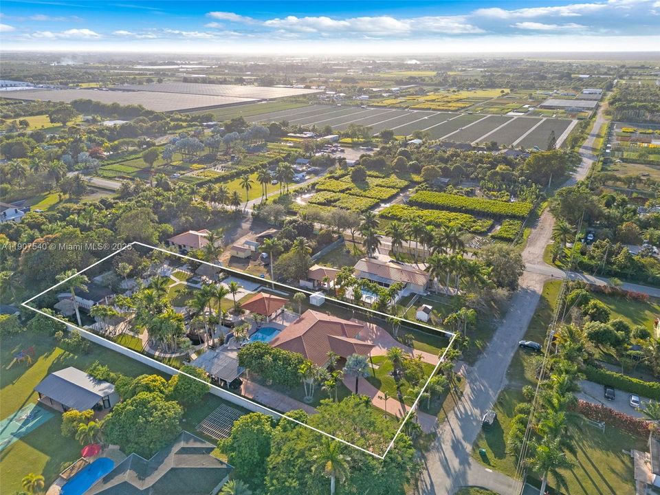 Active With Contract: $1,185,000 (4 beds, 4 baths, 2593 Square Feet)