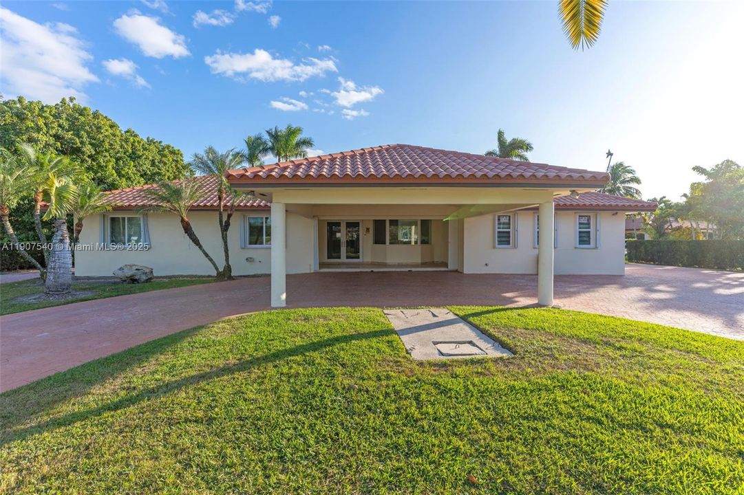 Active With Contract: $1,185,000 (4 beds, 4 baths, 2593 Square Feet)