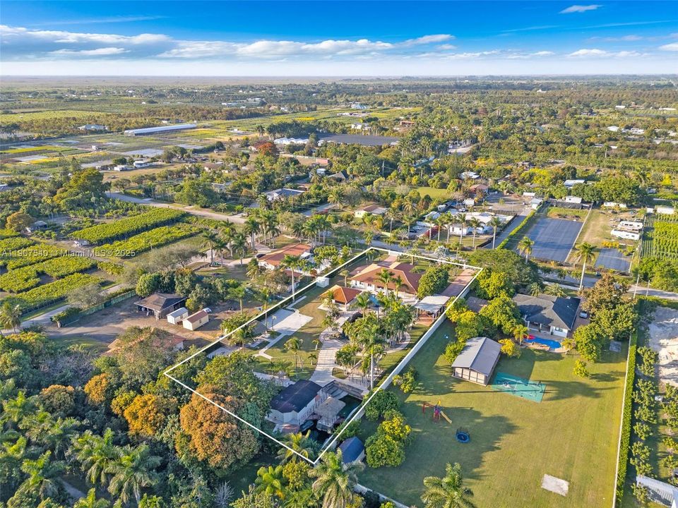 Active With Contract: $1,185,000 (4 beds, 4 baths, 2593 Square Feet)