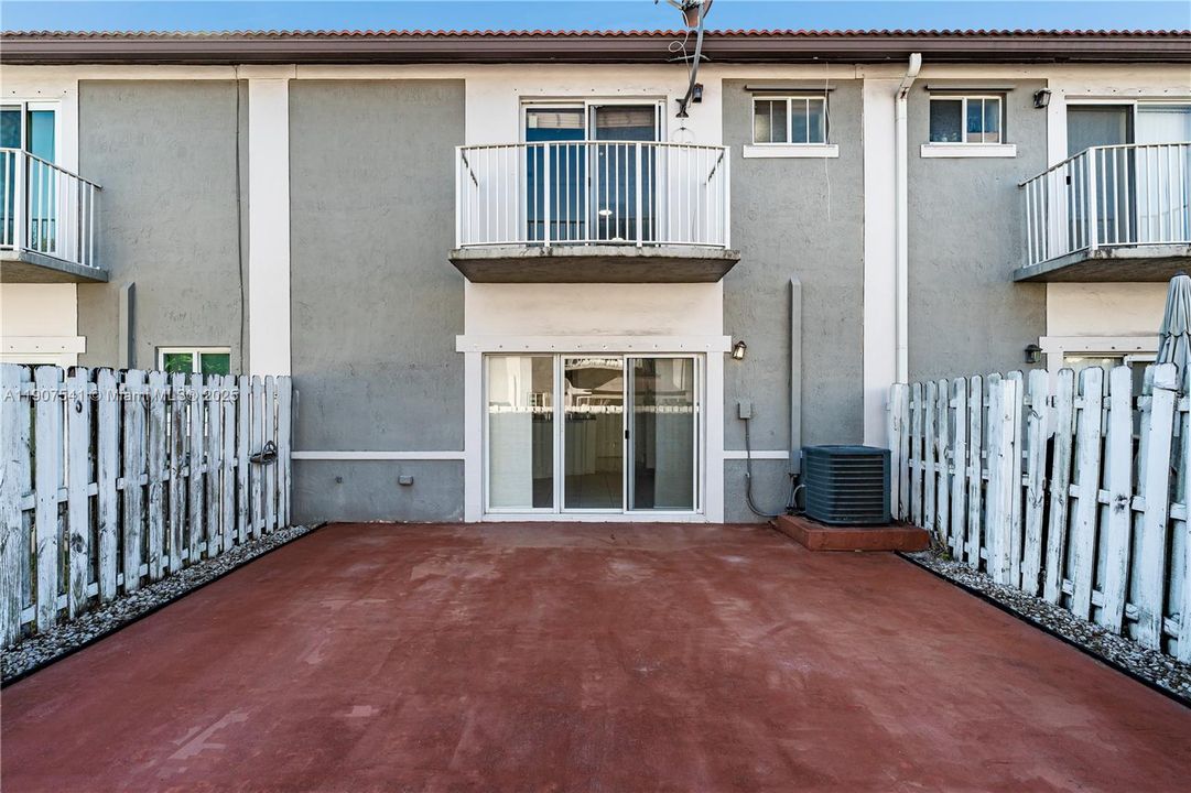 Activo con contrato: $2,500 (2 camas, 2 baños, 1313 Pies cuadrados)