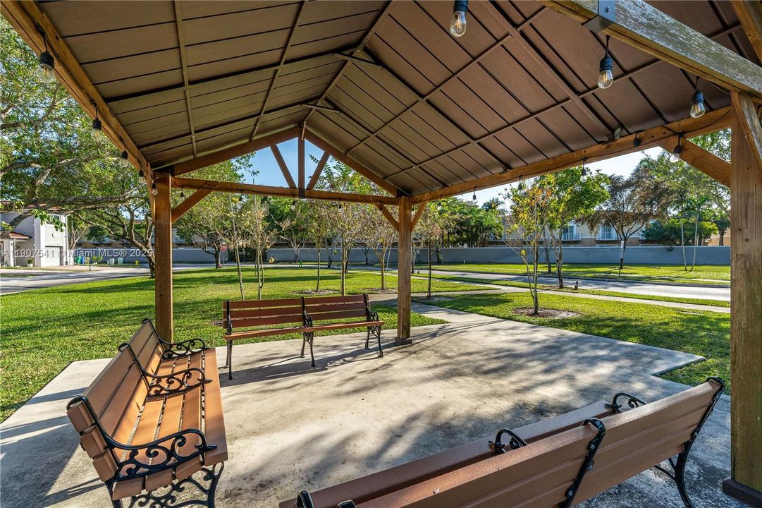 Activo con contrato: $2,500 (2 camas, 2 baños, 1313 Pies cuadrados)