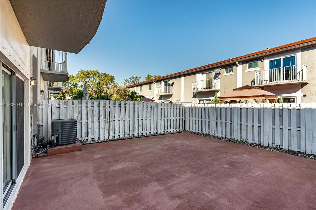 Activo con contrato: $2,500 (2 camas, 2 baños, 1313 Pies cuadrados)