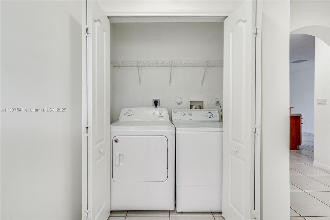 Activo con contrato: $2,500 (2 camas, 2 baños, 1313 Pies cuadrados)