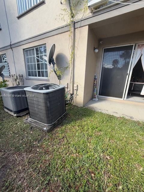 出租: $1,700 (2 贝兹, 2 浴室, 837 平方英尺)