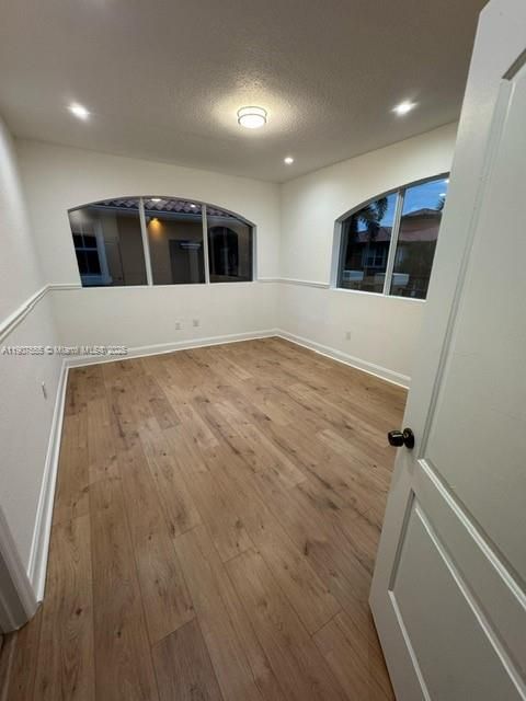 出租: $5,200 (4 贝兹, 4 浴室, 3243 平方英尺)