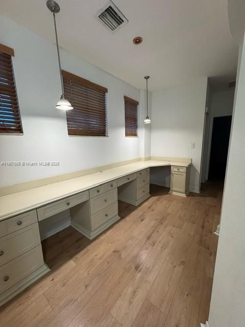 出租: $5,200 (4 贝兹, 4 浴室, 3243 平方英尺)