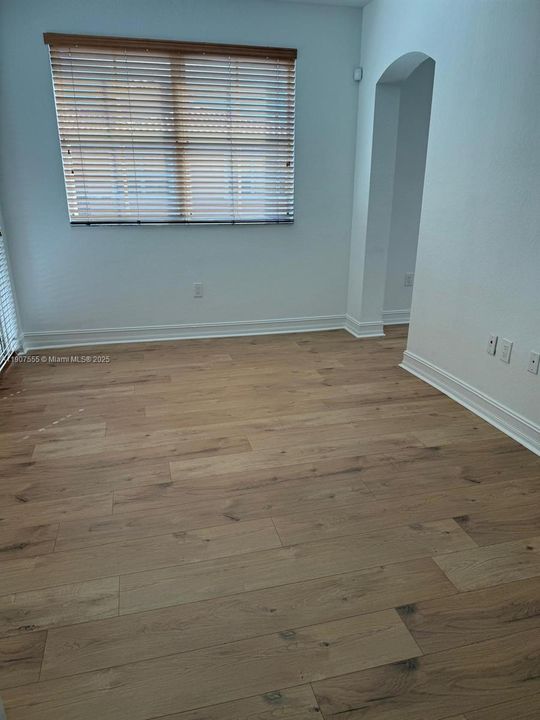 出租: $5,200 (4 贝兹, 4 浴室, 3243 平方英尺)