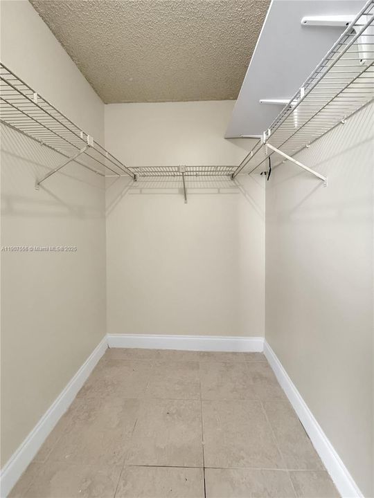 Active With Contract: $1,870 (2 beds, 1 baths, 850 Square Feet)