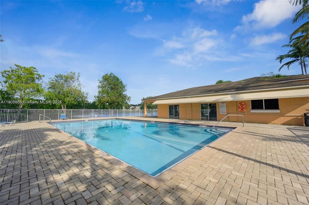 Active With Contract: $1,870 (2 beds, 1 baths, 850 Square Feet)